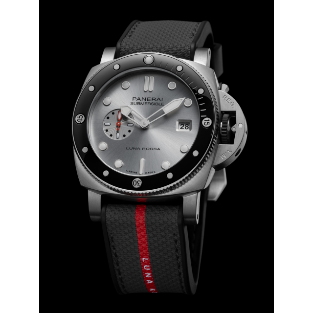 PANERAI Submersible QuarantaQuattro Luna Rossa